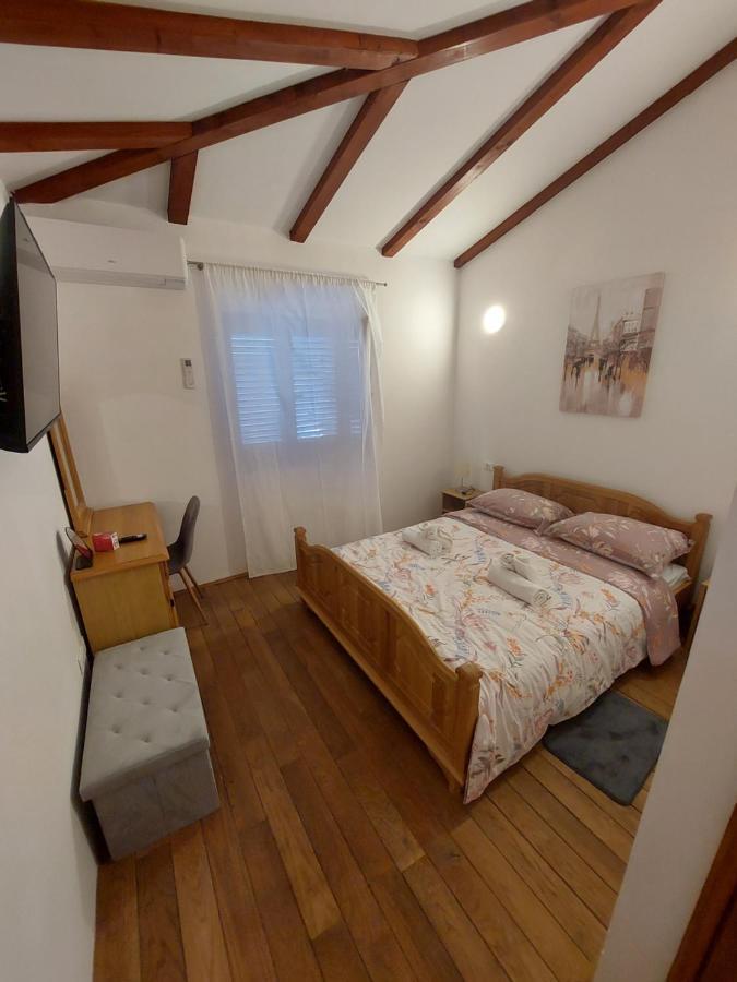 Casa Veznaveri โปเรช ภายนอก รูปภาพ